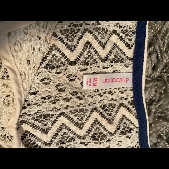 Blouse - Picture 2 of 2